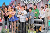 「ケンゴローサーカス団」に出演する芸人たち。(c)MBS