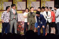 勝利したえんにち（左）と敗戦したニューヨーク（右）。