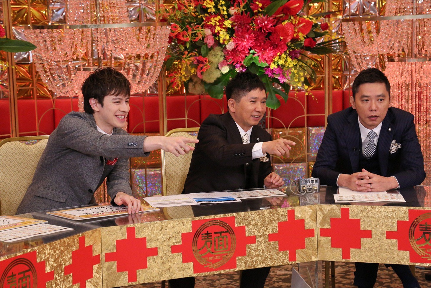 「麺チェーン店総選挙2016」に出演する爆笑問題とウエンツ瑛士（左）。(c)テレビ朝日