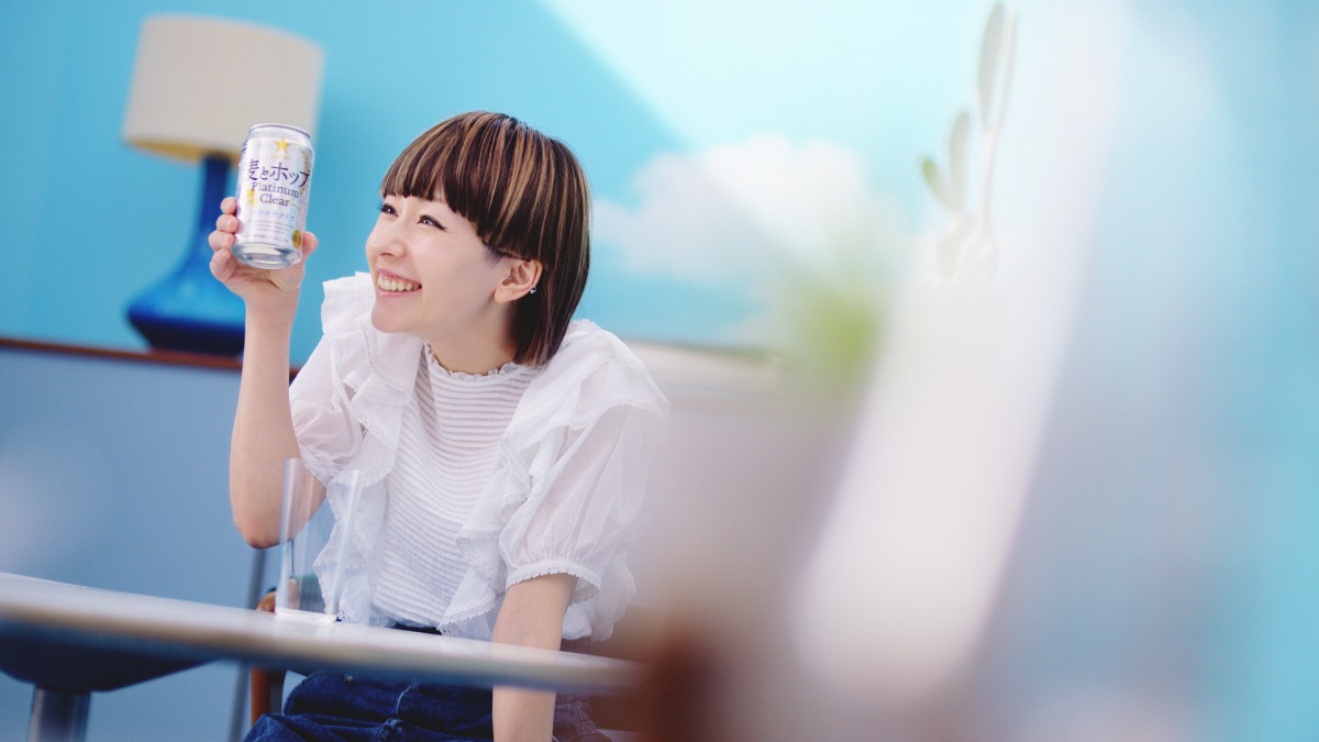 CM「爽快カエラ」篇のワンシーン。
