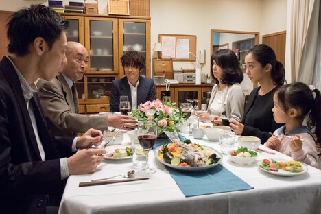 「火の粉」のワンシーン。(c)東海テレビ