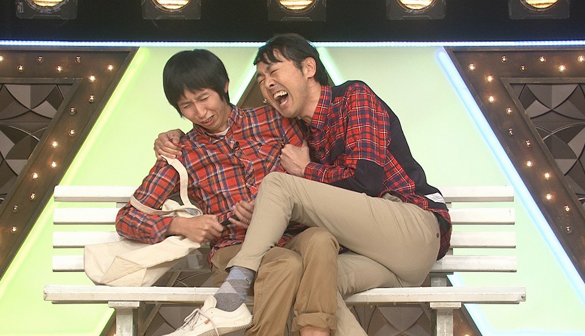 コントを披露するアンガールズ。(c)日本テレビ