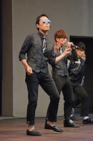 「TONIGHT」を披露するRADIO FISH。