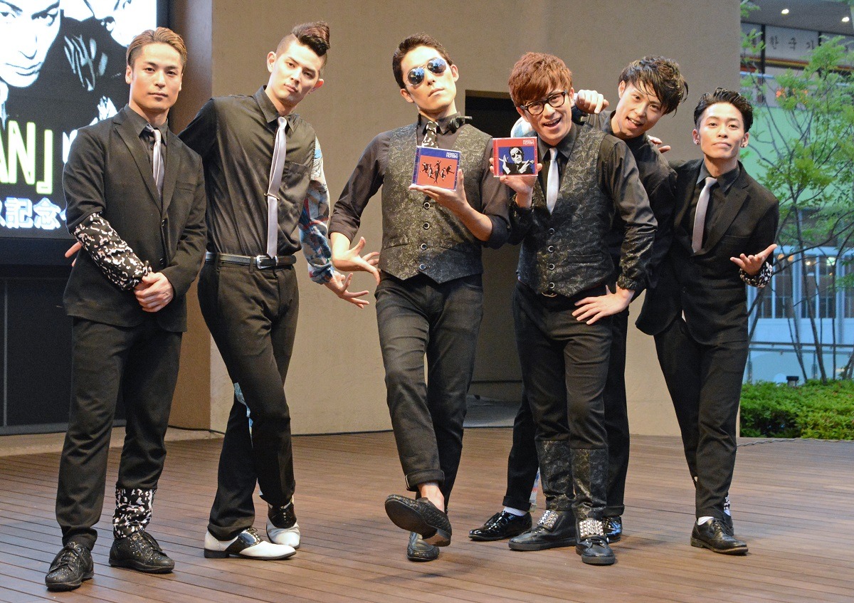 ミニライブを実施したRADIO FISH。