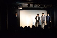 “大先輩”のヤーレンズ楢原（左端）と同期の3人。