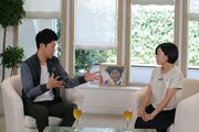（左から）小籔千豊、野口みずき。(c)関西テレビ