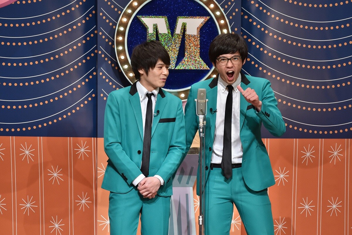 漫才でトークテーマを発表するトット。(c)読売テレビ