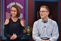 左から滝沢カレン、厚切りジェイソン。(c)読売テレビ