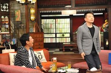 「さんまのまんま」に出演する雨上がり決死隊・宮迫（右）と、明石家さんま（左）。(c)関西テレビ