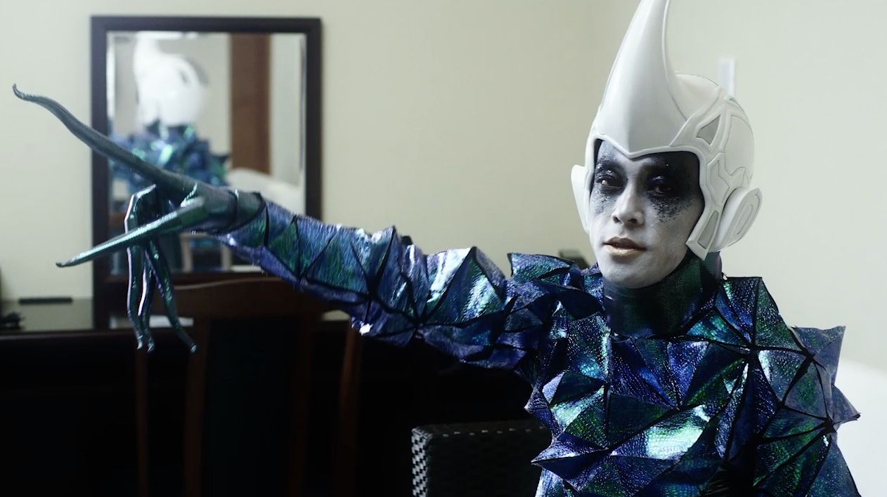 陣内智則がCMで謎の宇宙人ジンナリンに！かまいたち、とろサ久保田らも登場