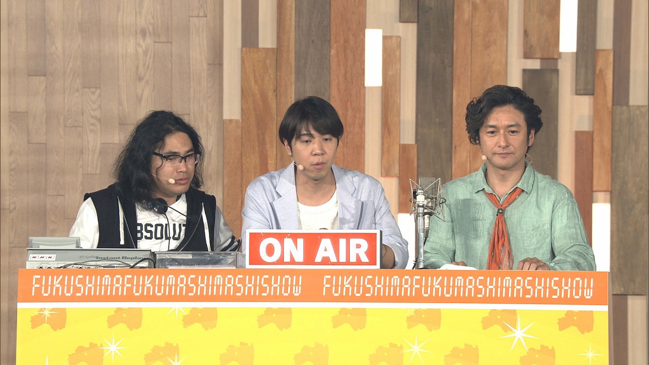 左からロッチ、石丸幹二。(c)NHK