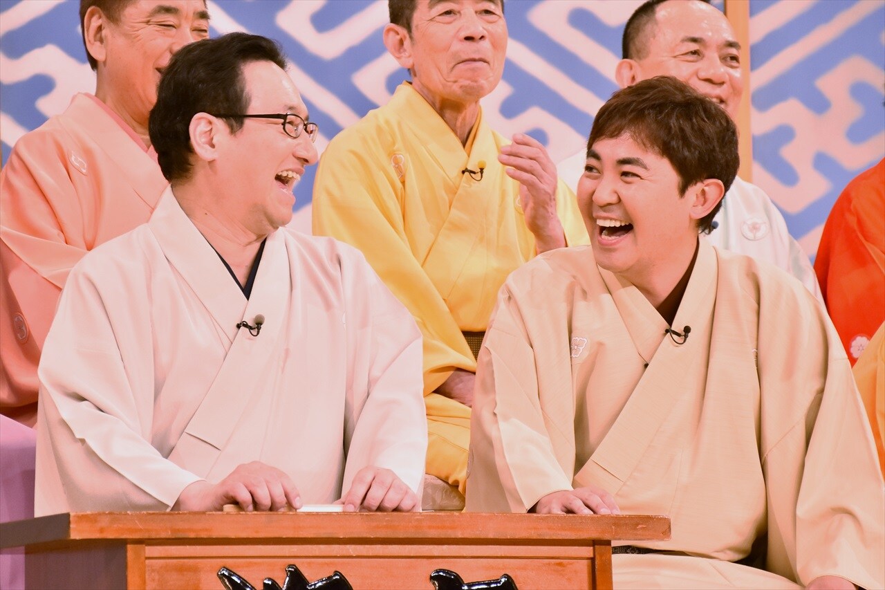 笑点」メンバーの（前列左から）春風亭昇太、林家三平、林家たい平