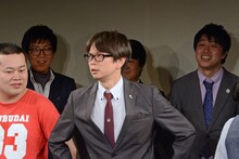 「即興絶叫ゲーム」に参加する磁石・永沢。