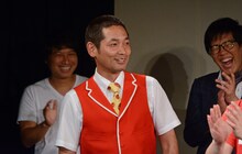 「即興絶叫ゲーム」に参加するエルシャラカーニ山本。