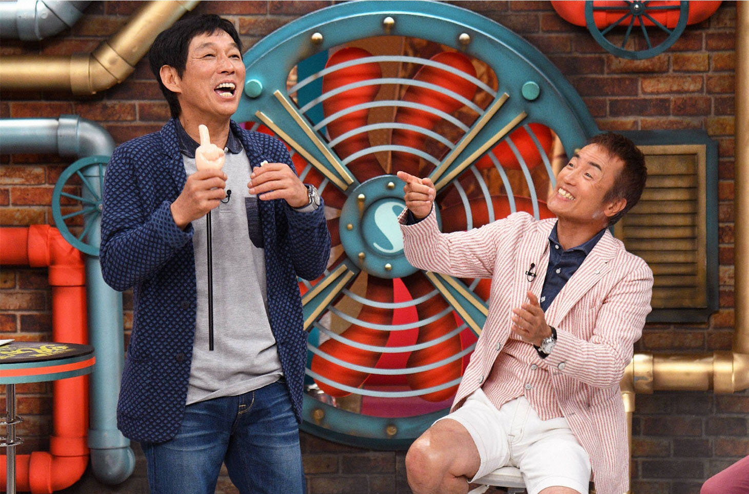 左から明石家さんま、大平サブロー。(c)MBS