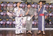 会見のMCを務めたパンサー。