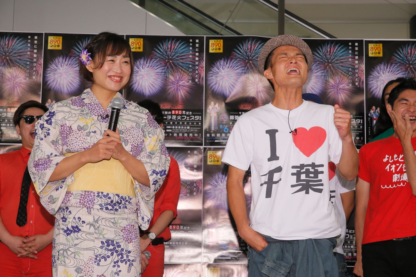 熱唱するジャルジャル福徳（右）。