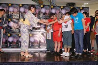 「ナンバーワン晴れ男芸人決定戦」の様子。