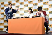 「甘ーい！」にたどり着くまでのやりとりを展開するスピードワゴン（両端）。