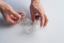 松橋周太呂が伝授する、ラップを掃除アイテムに変えるテクニック。