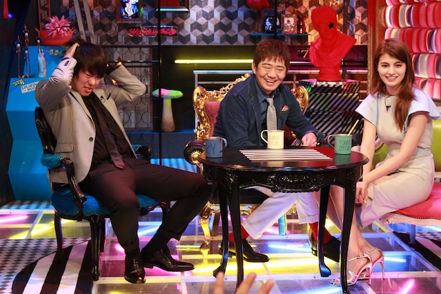 左からウーマンラッシュアワー村本、メッセンジャー黒田、マギー。(c)テレビ大阪