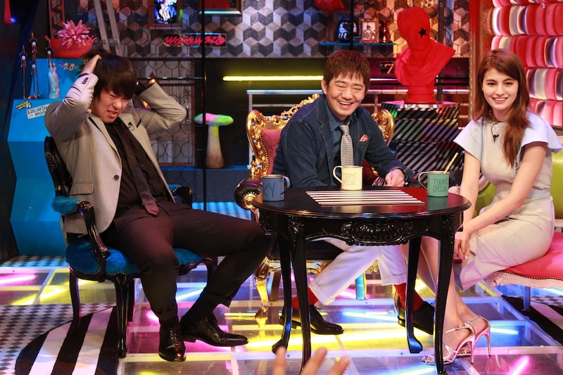 左からウーマンラッシュアワー村本、メッセンジャー黒田、マギー。(c)テレビ大阪