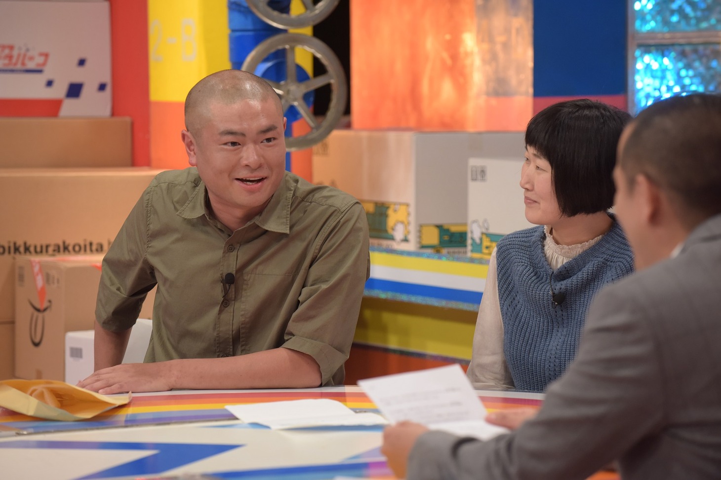 妻から手紙が送られてくる、あばれる君（左）。(c)中京テレビ
