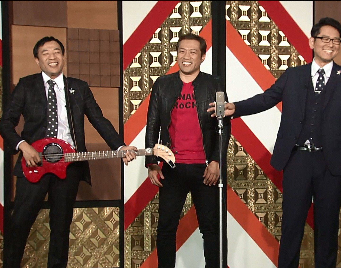 「お笑い演芸館」で共演するナイツとはなわ（中央）。(c)BS朝日