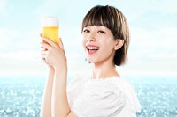 「サッポロ 麦とホップ Platinum Clear（プラチナクリア）」の特設サイトに登場する木村カエラ。