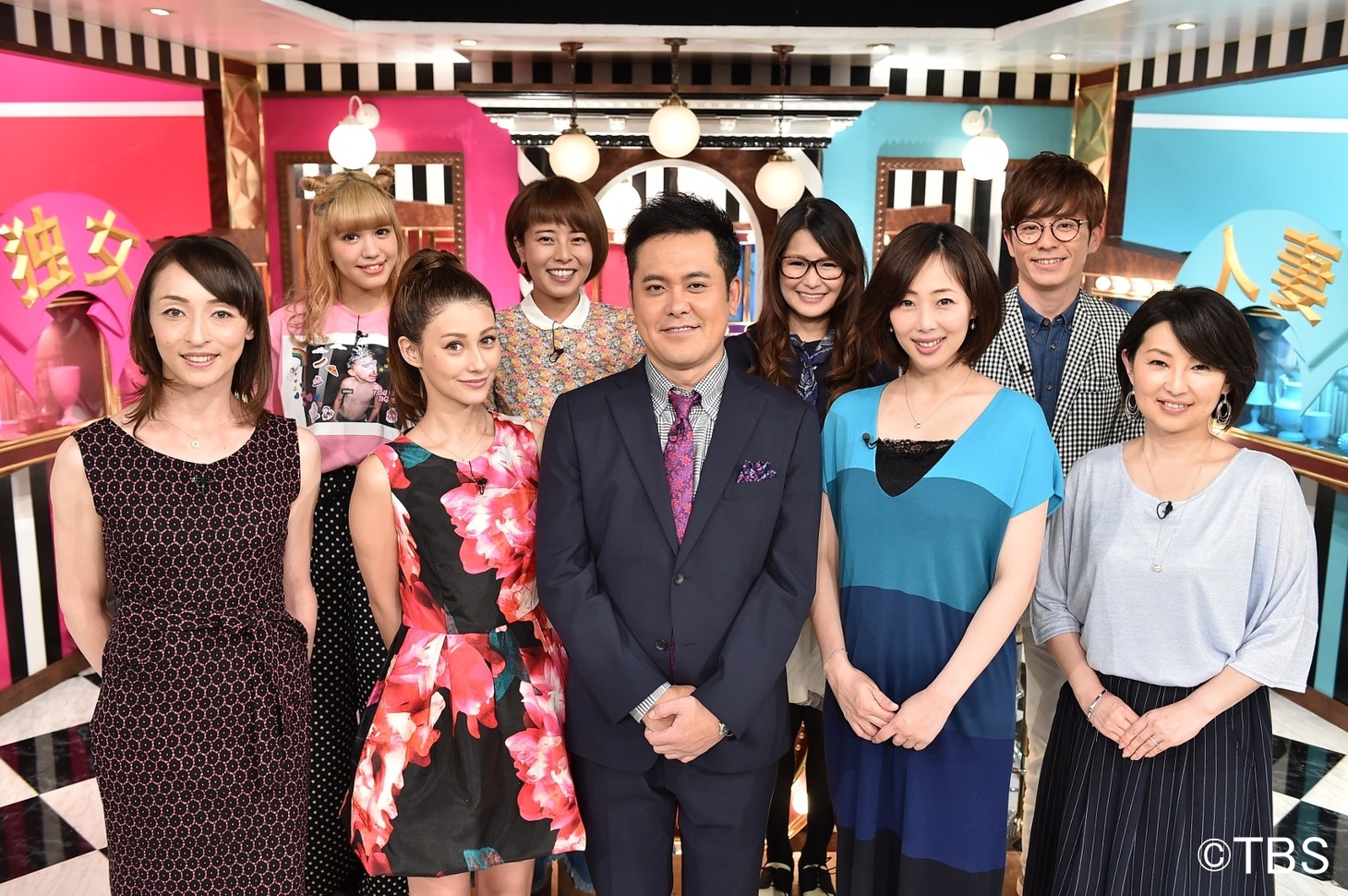 「アリよりのアリ 理想独女VS現実人妻 結婚の幸せって何だSP」に出演する、くりぃむしちゅー有田（前列中央）、オリエンタルラジオ藤森（後列右端）ら。