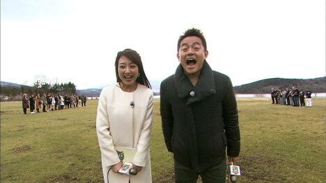 ロケMCを務めるスピードワゴン井戸田（右）。(c)テレビ東京