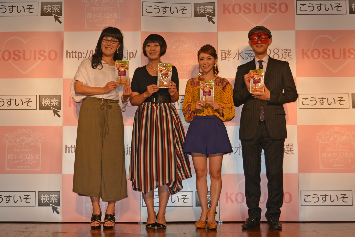 （左から）たんぽぽ、AKINA、ゲッターズ飯田。