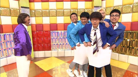 「くりぃむナンチャラ」の「六つ子選手権」のワンシーン。(c)テレビ朝日