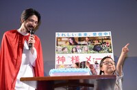 りんか＆あんなをあやす馬鹿よ貴方は・平井“ファラオ”光（左）。