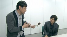 佐藤浩市にインタビューするシャンプーハットてつじ。(c)関西テレビ