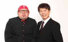 野性爆弾くっきー（左）