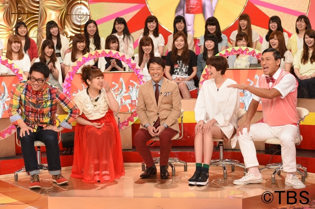 「恐縮ですがお節介バラエティ ヨッ！あんたが大賞」のスタジオ出演者たち。