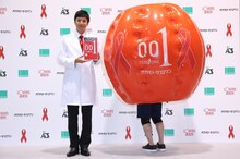 オカモト株式会社の新プロジェクト発表会に出席したチュートリアル徳井。