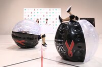 バブルサッカーの実演の様子。