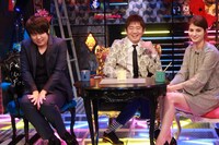 左からウーマンラッシュアワー村本、メッセンジャー黒田、マギー。(c)テレビ大阪