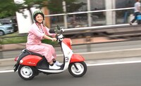 ゲストライダーの鈴木奈々。(c)テレビ東京