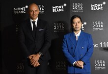 モンブランジャパンCEOのマキシム・アラール氏とピース又吉。