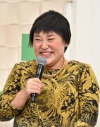 フォーリンラブ・バービー。会見にはカツラを被って登場。