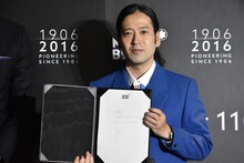 創立110周年のモンブランへメッセージを贈ったピース又吉。