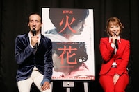 左からチャド、鈴木奈々。