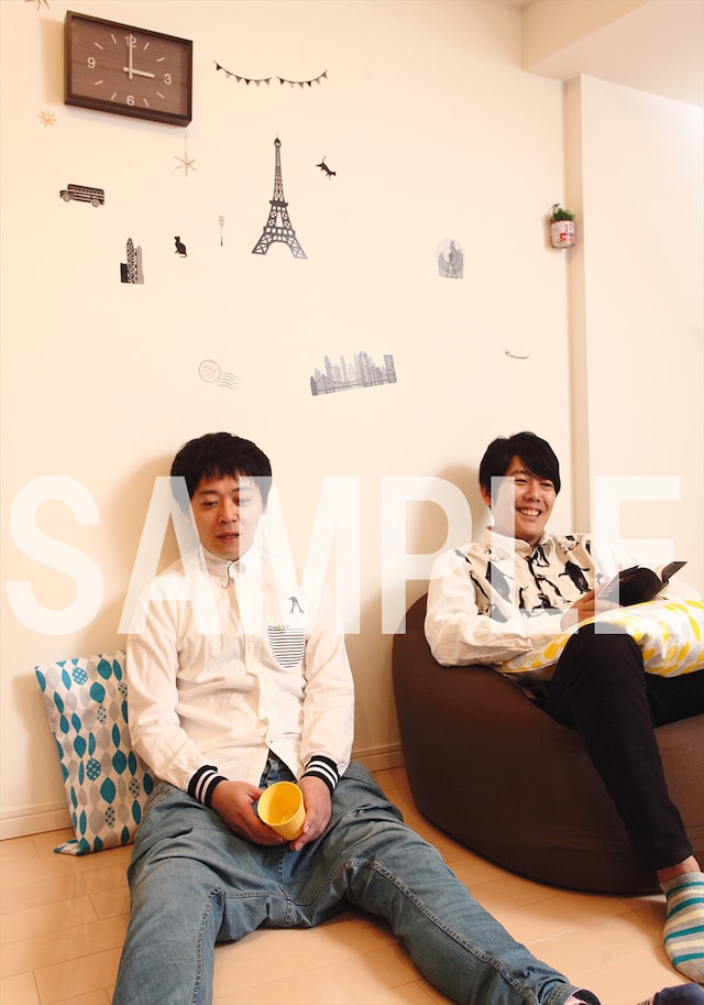 うしろシティのDVDを予約した人に会場特典として配布される「オリジナル生写真（L版サイズ）」のイメージ。