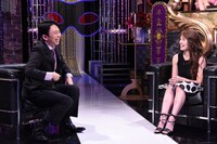 左から有吉弘行、宮沢セイラ。(c)日本テレビ