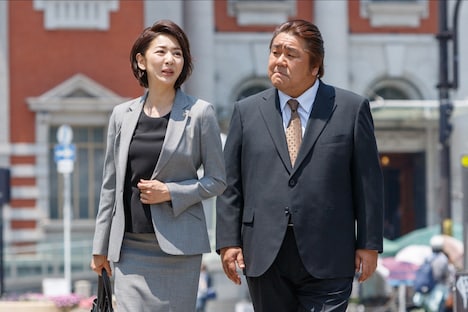 （左から）片平なぎさ、石塚英彦。(c)TBS