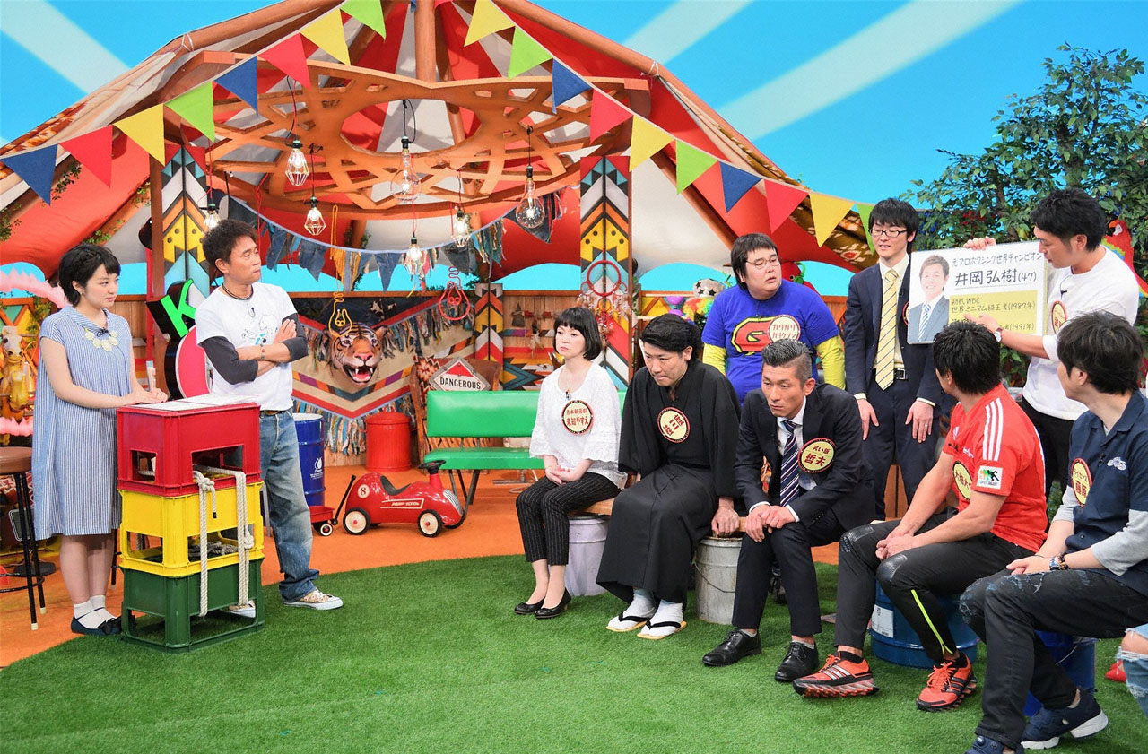 「ケンゴローサーカス団」に初登場するスーパーマラドーナ（上段右から2人）。(c)MBS