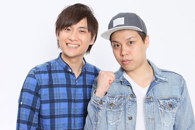 近藤裕希（左）とりゅーじ（右）の新コンビ「インディゴ」。
